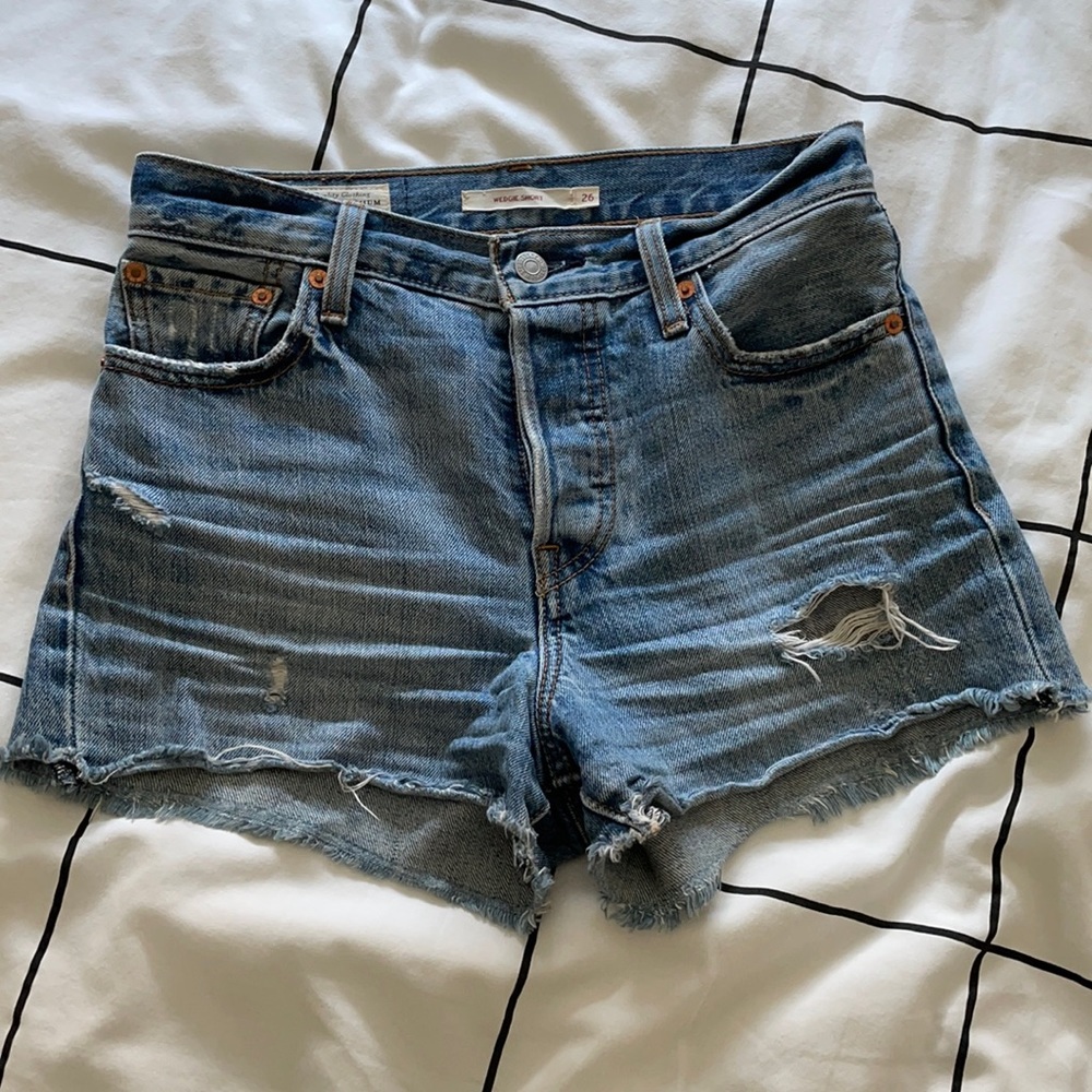 Levi’s wedgie shorts size 26